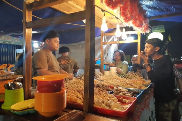 Anak-anak Muda Bertarung Bisnis Kuliner di Bandar Lampung - Kompas